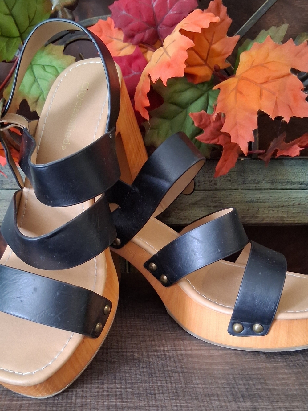 Cityclassified Black Strappy Platform Sandals with Wood-Tone Heel
